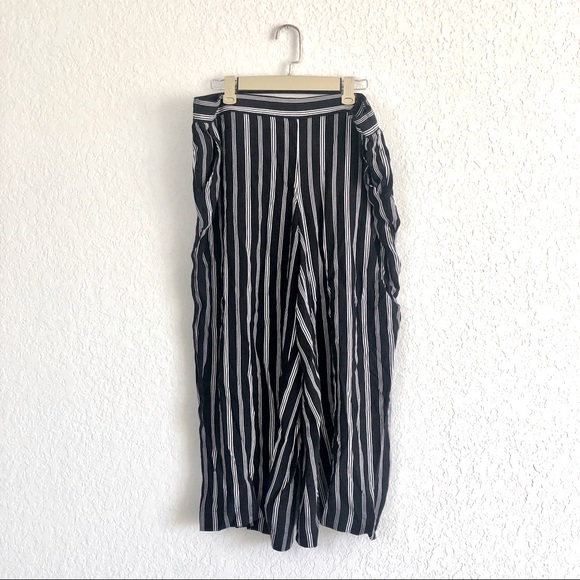 NWOT LOFT Plus Wide Leg B&W Pinstripe Trousers 🖤 - Picture 2 of 12